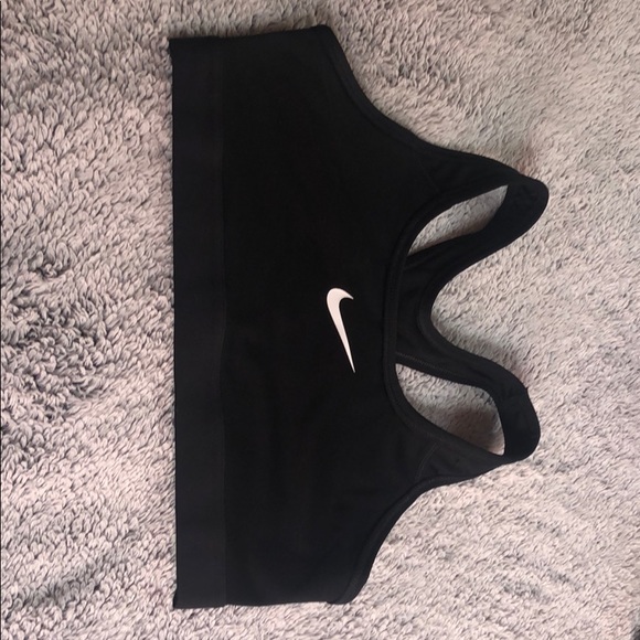 2 Nike sports bras - Picture 4 of 4